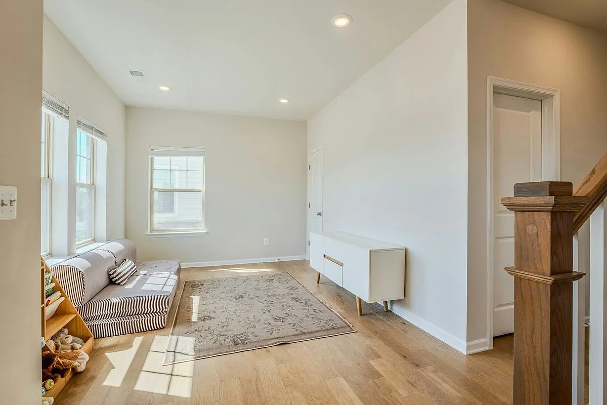 3 bed, 4.0 bath, 1966 sqft, $3,400 — Photo 4