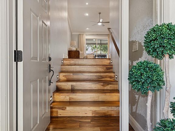 4th image of 5560 Coach House Circle #C