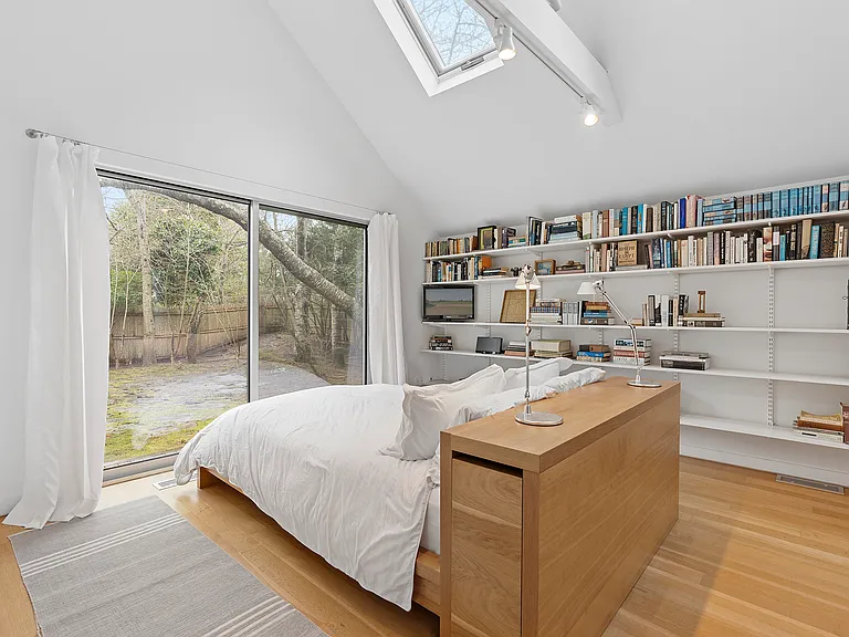 54 Gardiner Dr — Photo 9