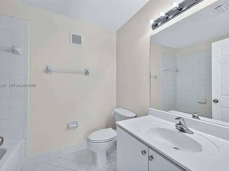 2721 SE 12th Pl #206 — Photo 12
