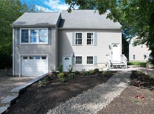 51 Winterberry Rd, Saunderstown, RI 02874