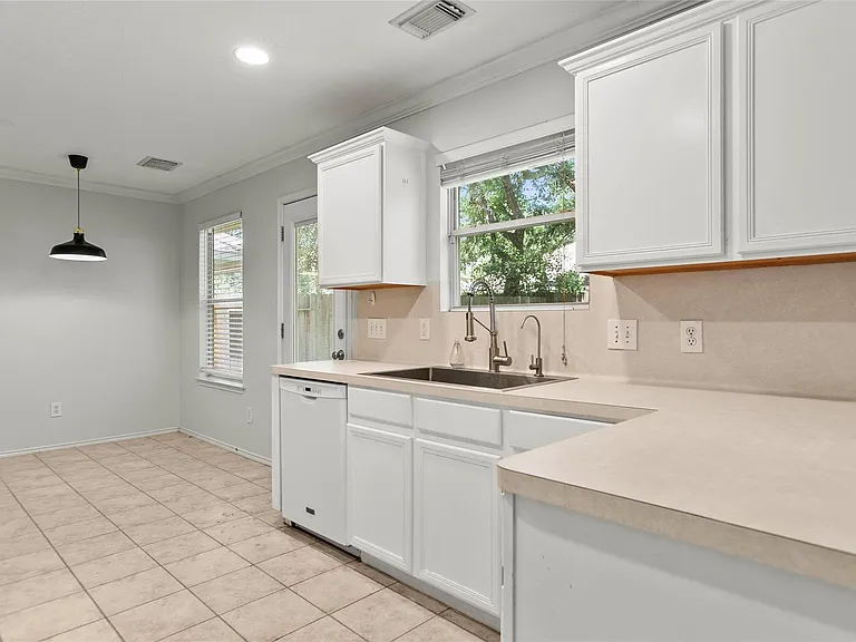 6 Thicket Grove Pl — Photo 10