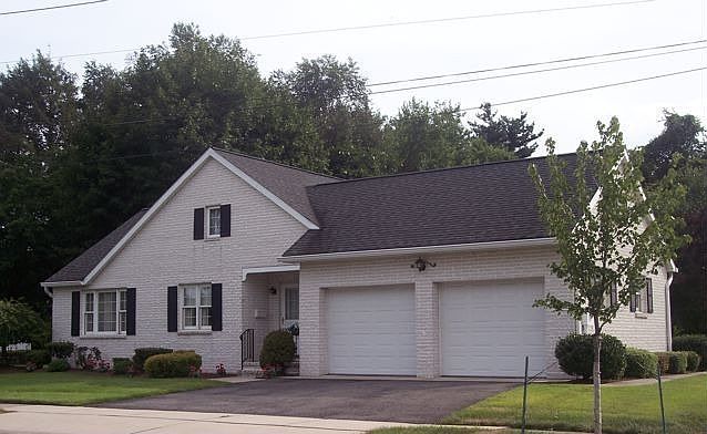 2nd image of 696 Belvidere Rd