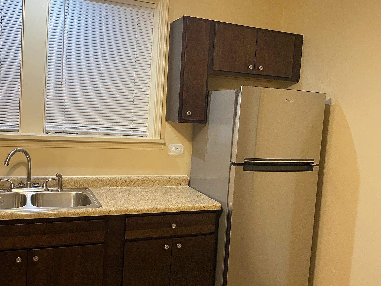 2 bed, 900 sqft, $1,600 — Photo 3