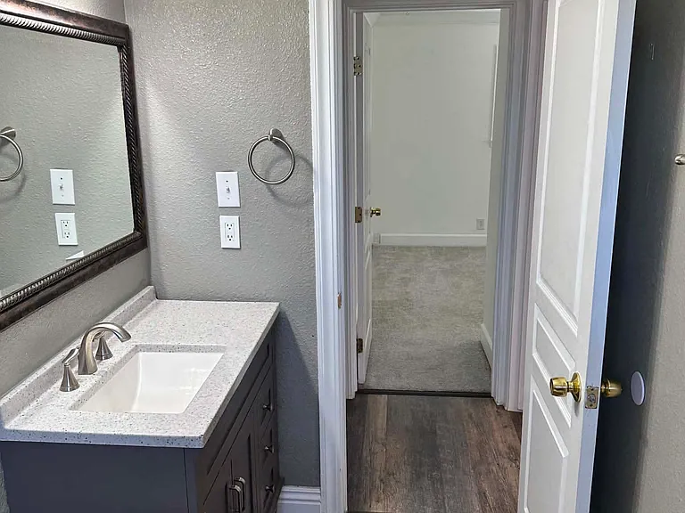 1624 Catalpa St — Photo 1