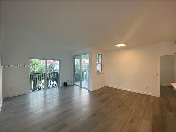 5th image of 3105 NE 184th St APT 7302