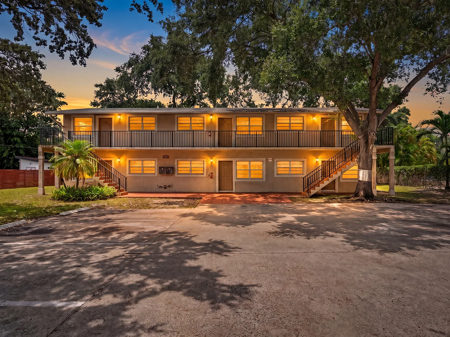 2 bed, 900 sqft, $1,850 — Photo 1