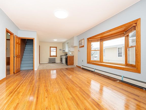 3rd image of 4121 2nd St NE
