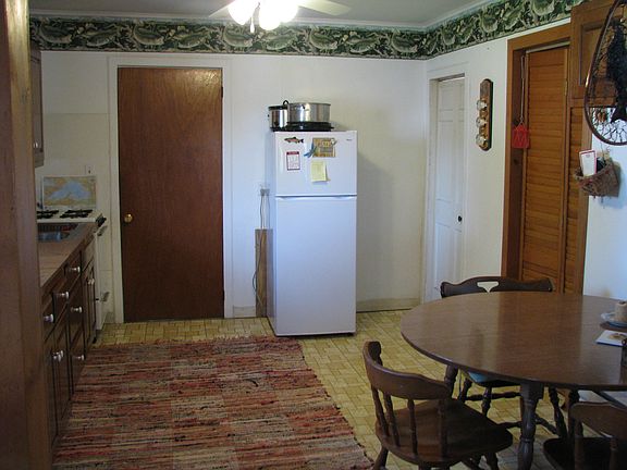 4th image of 21979 E Everett St