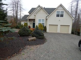 122 Skytop Rd, Pocono Pines, PA 18350