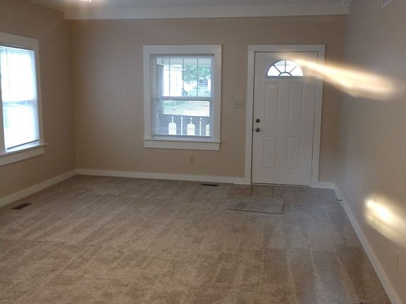 4. 212 S Millwood, Living room (1)