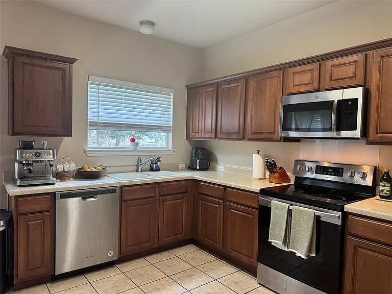 2107 Charlotte Estates Dr — Photo 5