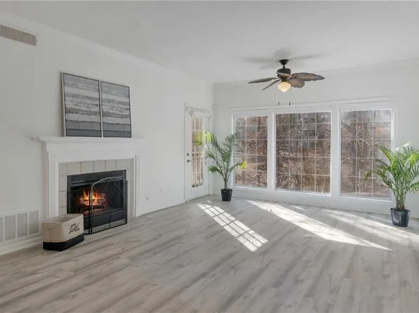 1206 Gettysburg Pl, Sandy Springs, GA 30350