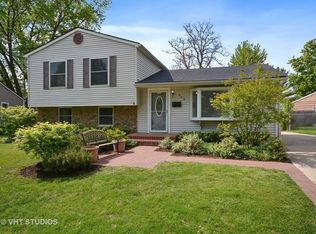 905 Valley Ln, Geneva, IL 60134