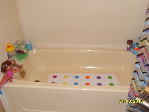 guest bath tub
