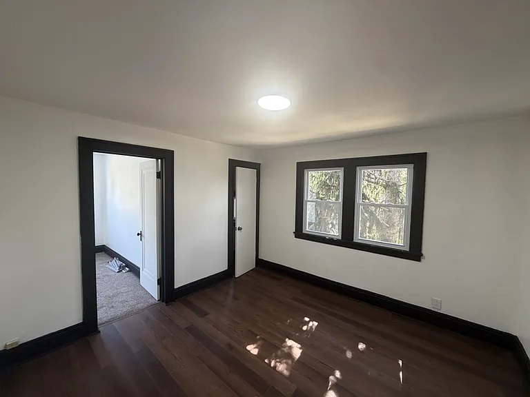 11201 Revere Ave — Photo 3