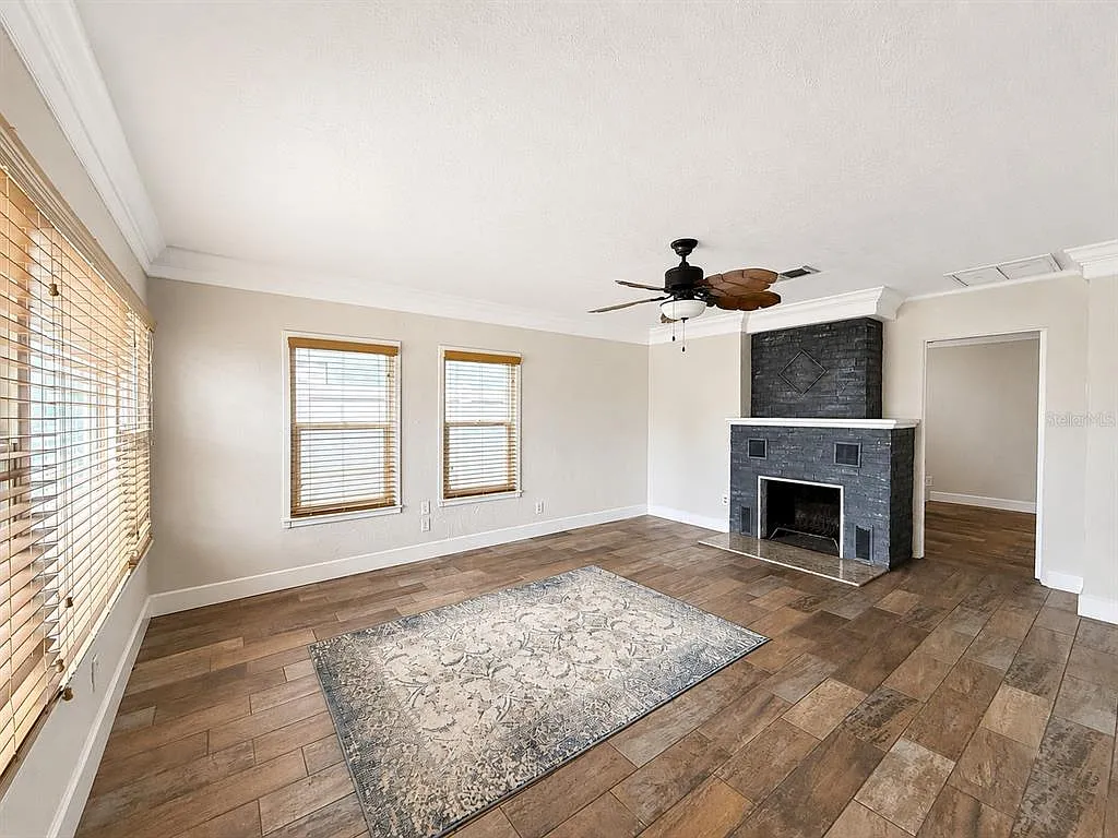 3 bed, 2.0 bath, 1364 sqft, $3,000 — Photo 4