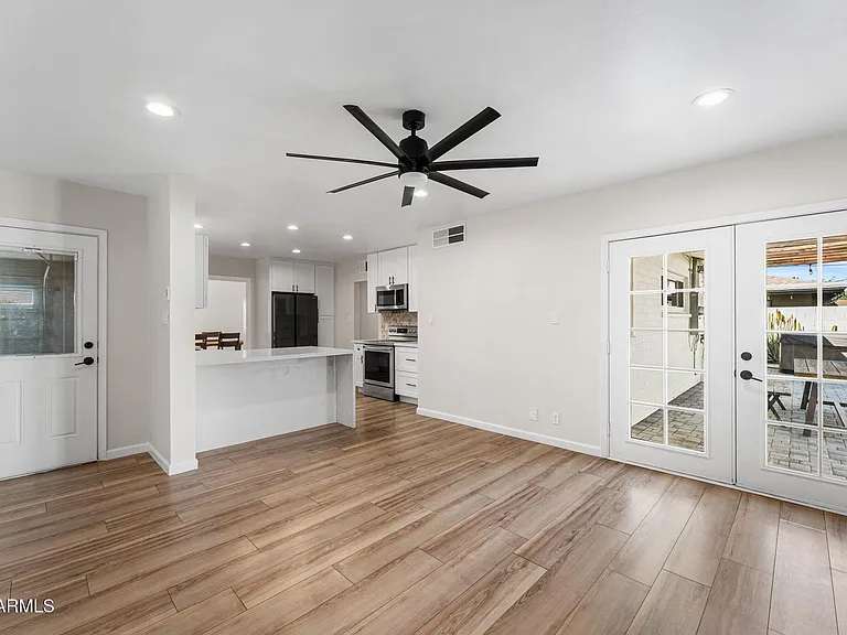 8302 E Windsor Ave — Photo 11