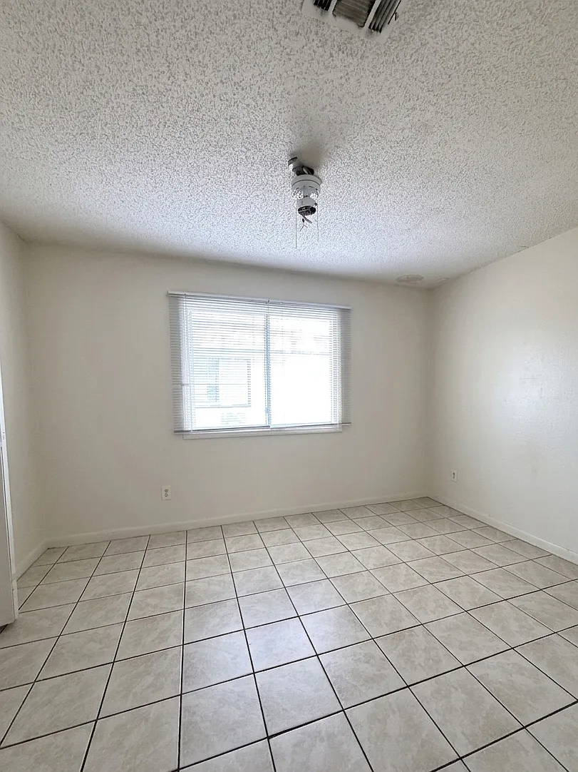 517 South 61st Ave - 517B — Photo 3