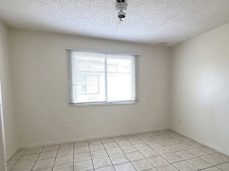 517B S 61st Ave — Photo 3