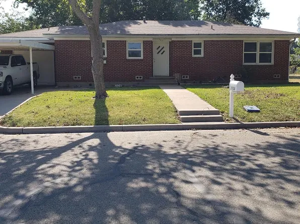 1104 N Davis St, West, TX 76691
