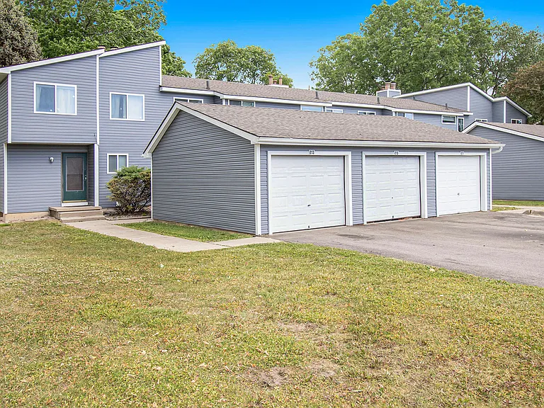 Westwind Townhomes — Photo 9