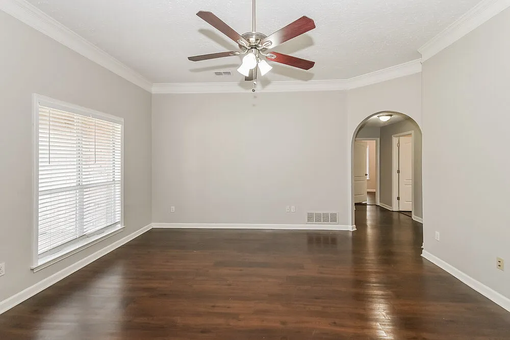 4 bed, 2.0 bath, 1913 sqft, $2,880 — Photo 3