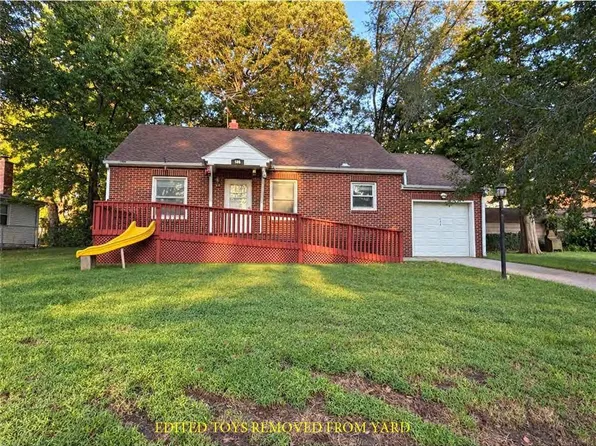 506 S Hedges St, Sugar Creek, MO 64054