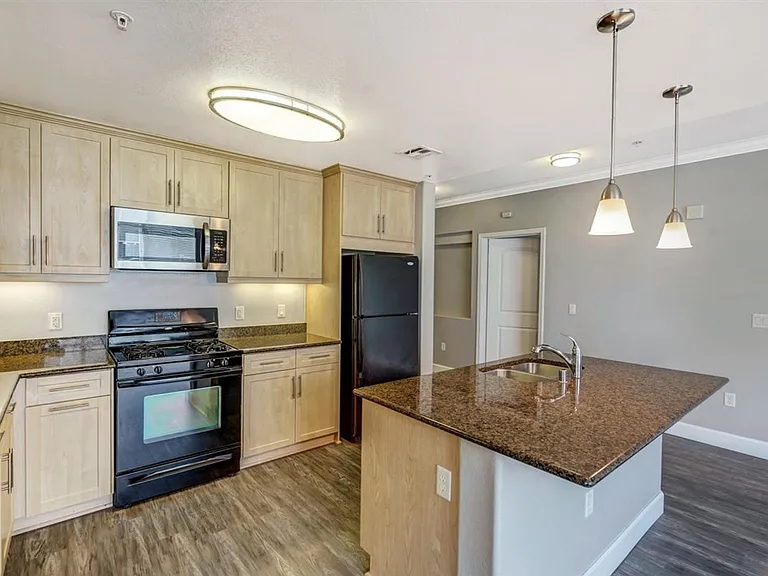 Stadium House Apartments — Photo 65