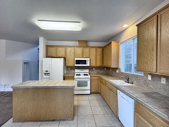 4th image of 1801 Redondo Rd