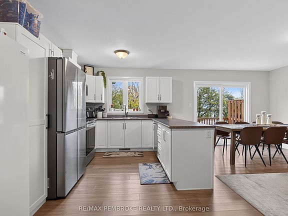 4th image of 617 Nelson St