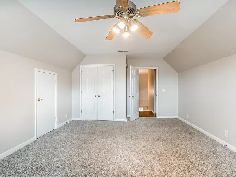 2137 Aberdeen Cir — Photo 11