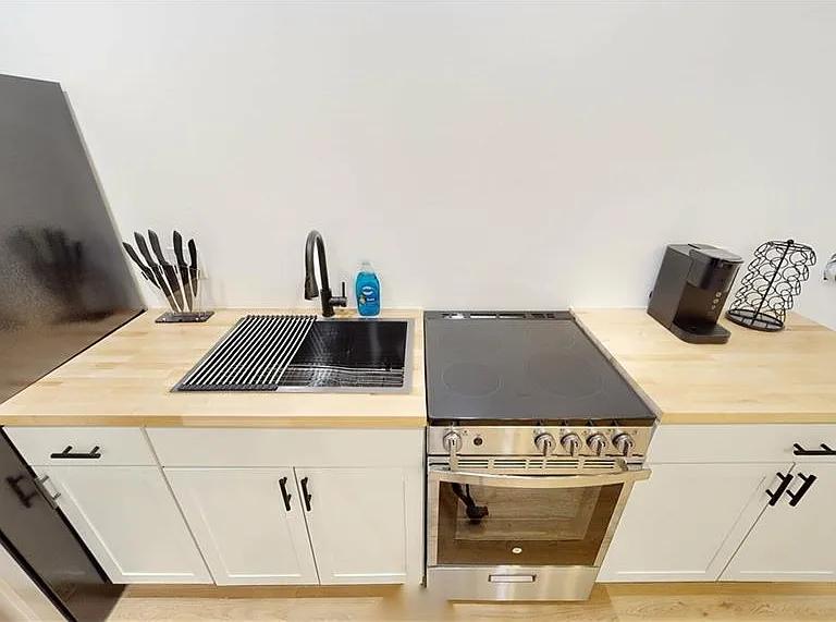 6 Queens Court Trce — Photo 5