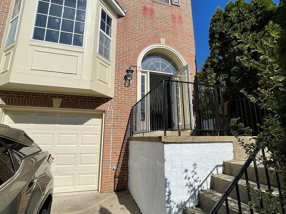 1st image of 184 Pinecove Ave