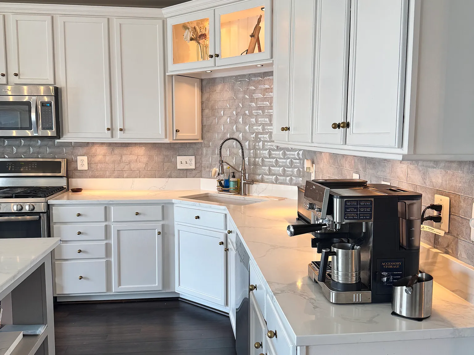 3 bed, 2.5 bath, 2412 sqft, $3,350 — Photo 4