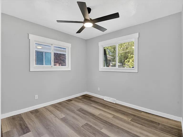 759 Howland Ave #B — Photo 9