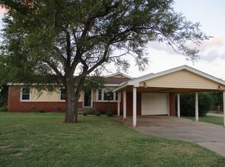 502 E Main St, Geronimo, OK 73543