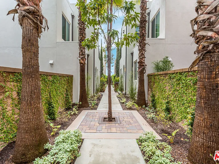 5547 Palm Dr — Photo 31