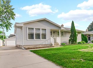 250 Sycamore Ln, Munster, IN 46321