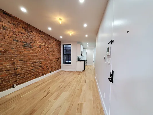 Rented by Evergreen Realty & Investments | media 4