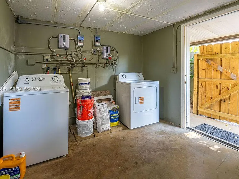 2470 NE 182nd Ter #1 — Photo 33