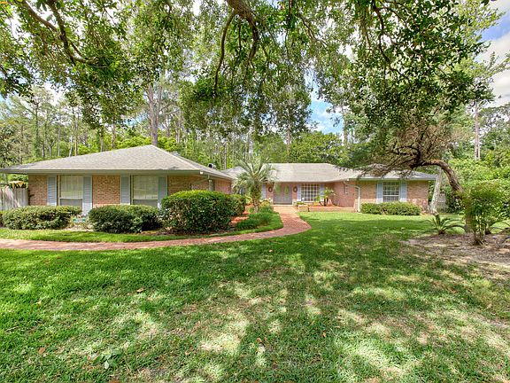2nd image of 7562 Hollyridge Cir