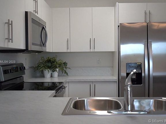 5th image of 408 NW 12th Pl #408