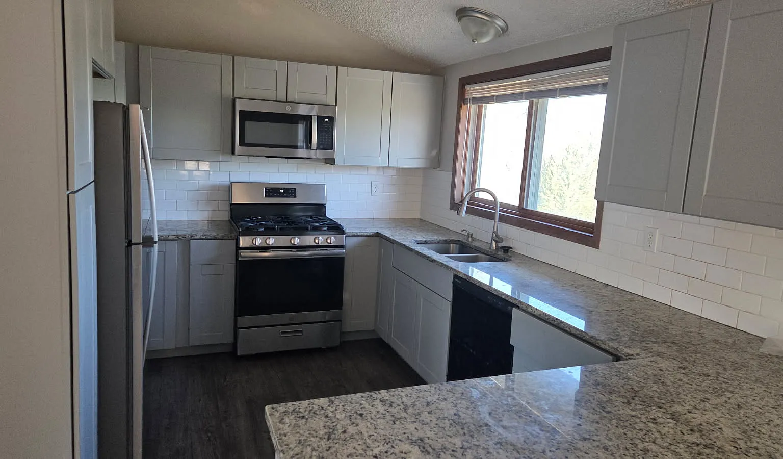 3 bed, 1200 sqft, $3,600 — Photo 1