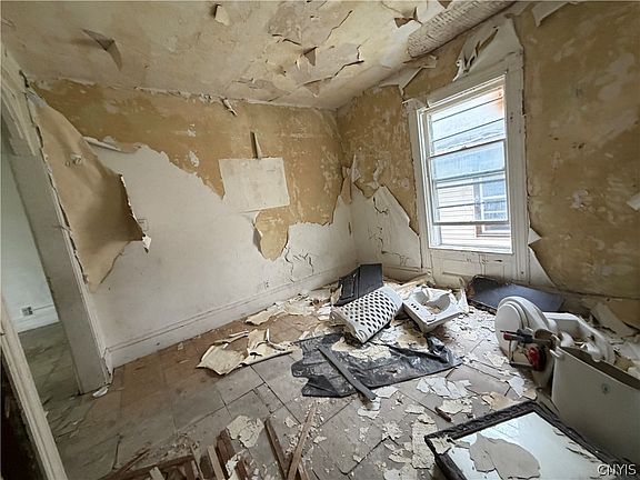 4th image of 176 Hobart St