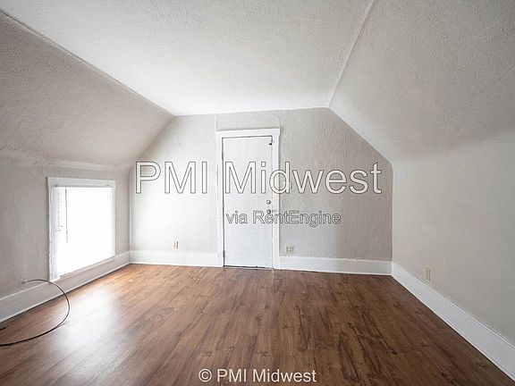 5th image of 831.5 S Webster St