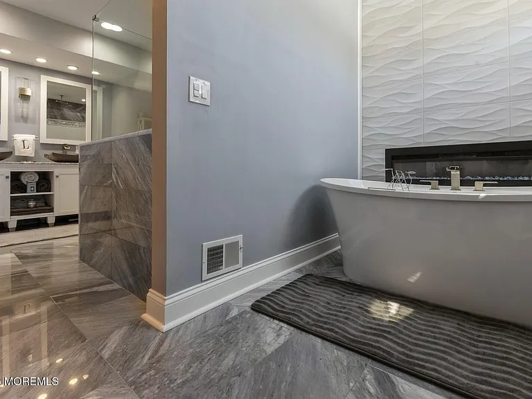 22 Longpoint Dr — Photo 19