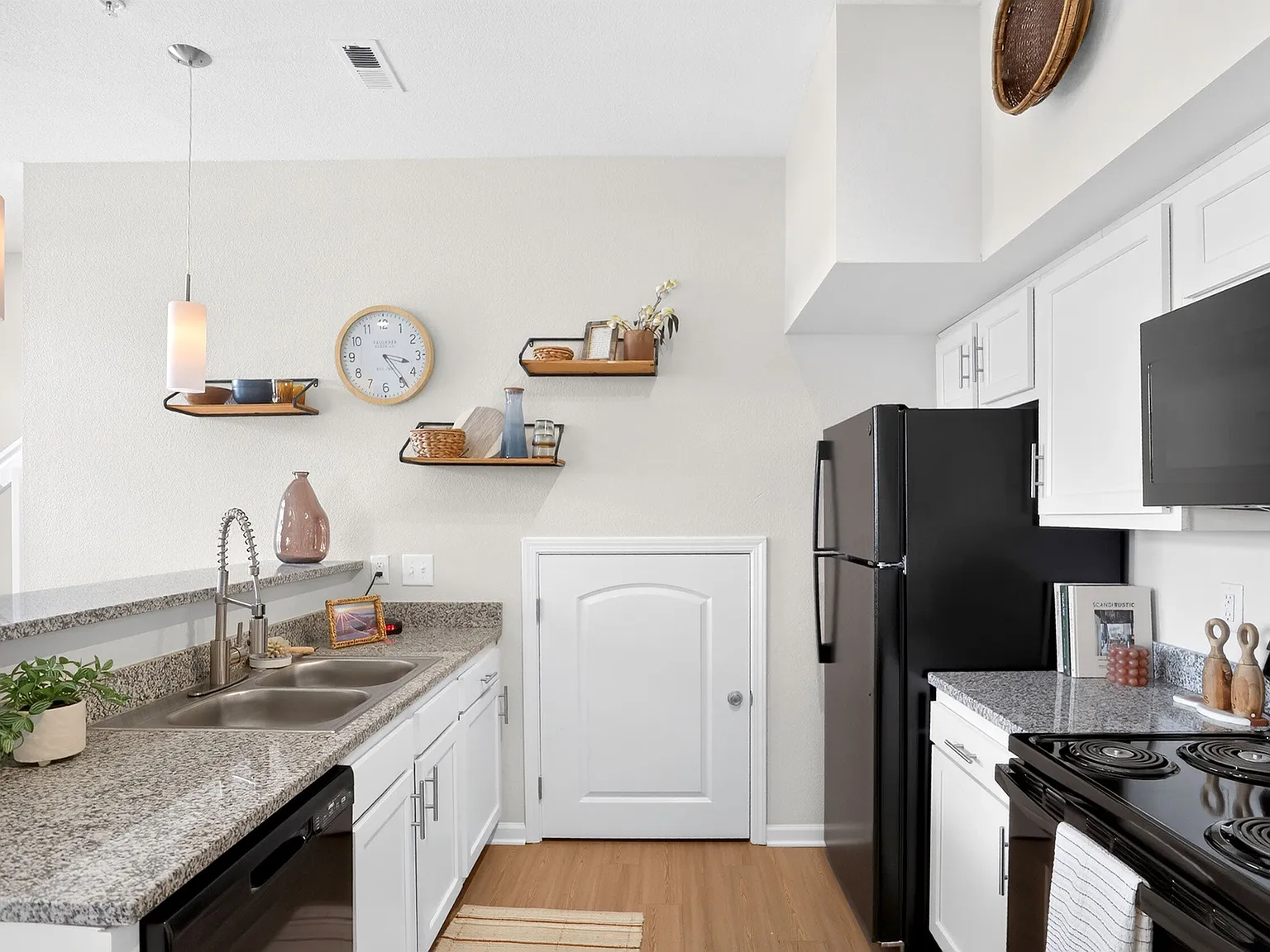 Ralston Apartments — Photo 4