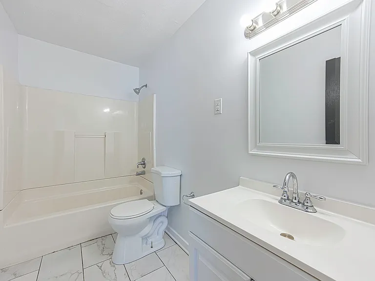 1208 Louis Ln — Photo 5