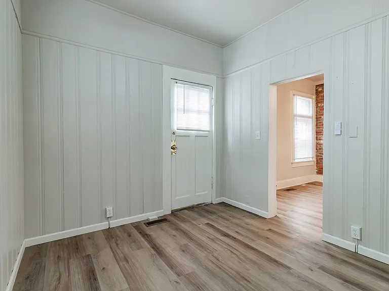 410 SE 2nd St #2 — Photo 9
